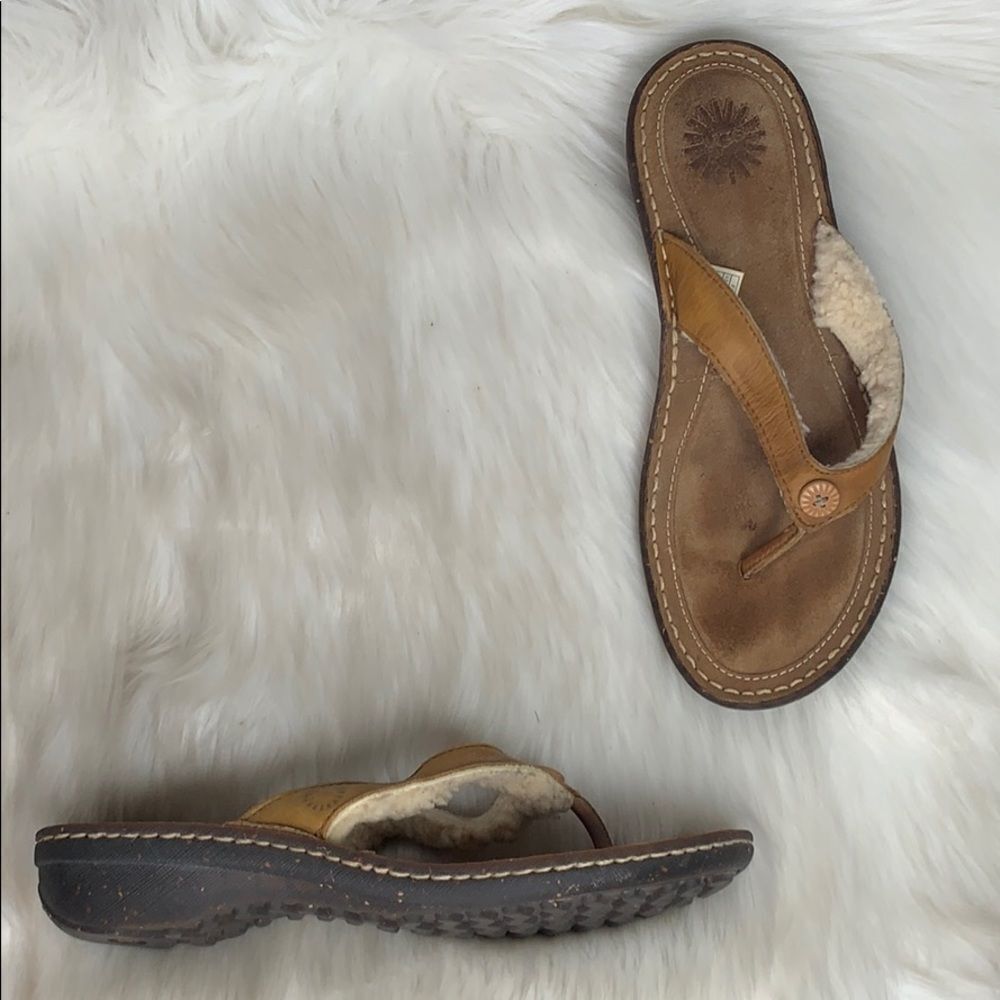 UGG Hamoa Sherpa Lined Thongs Sz 8